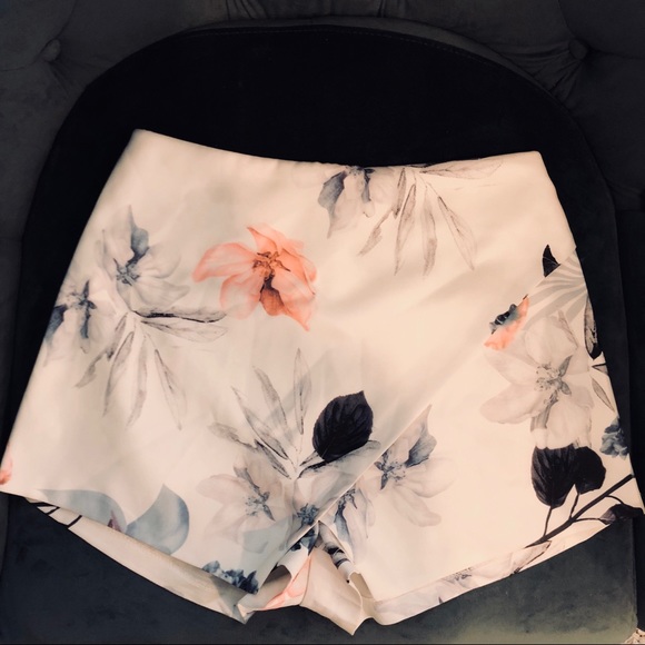 Floral Crop Top and Skort set - Picture 4 of 5